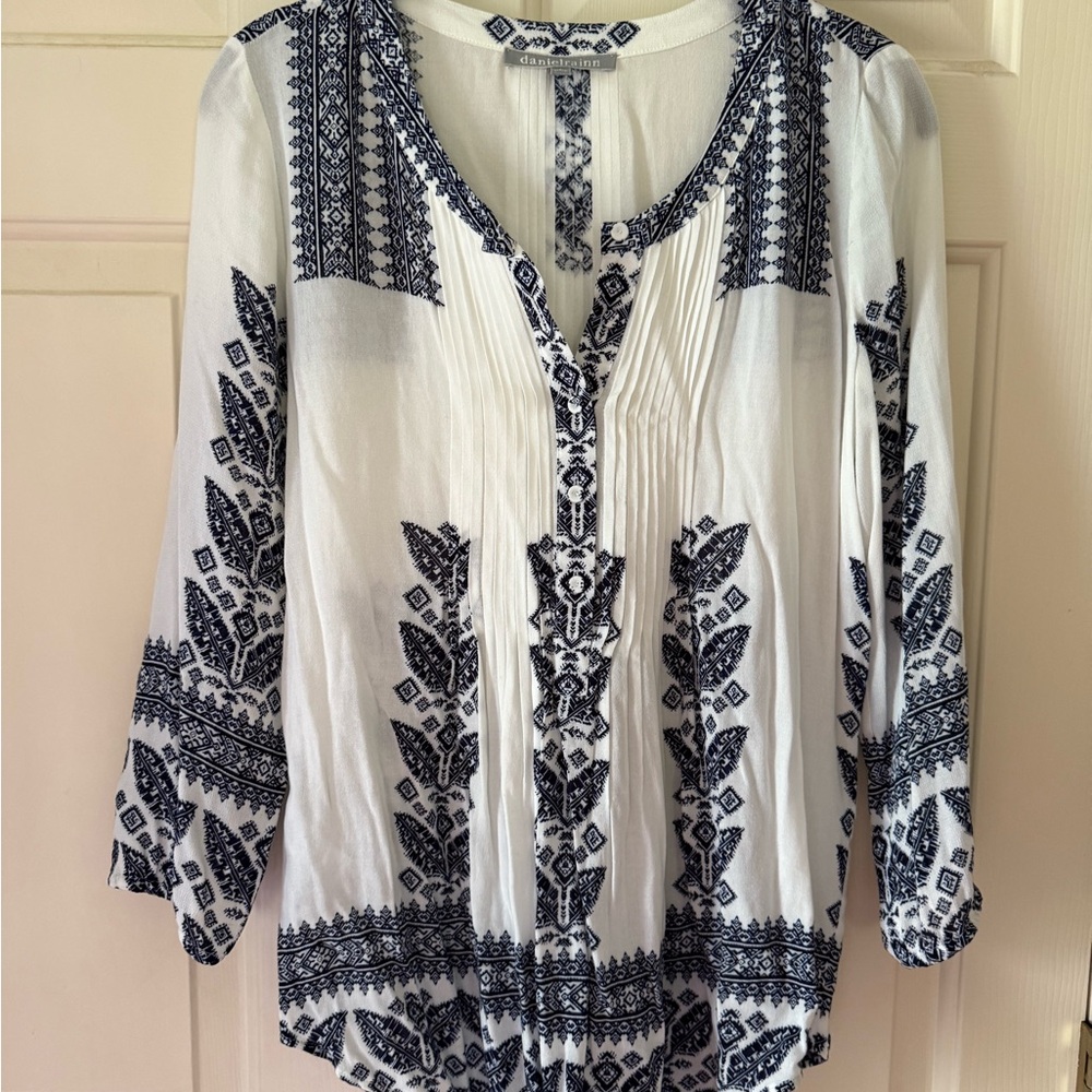 Daniel Rainn Ivory and Navy Patterned Tunic (Stitch Fix)